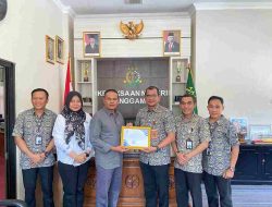 BPJS Kesehatan Cabang Bandar Lampung Berikan Penghargaan Kepada Kejaksaan Negeri Tanggamus