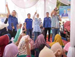 Pasha Ungu Nyanyi Bareng Warga Saat Kampanye Putri Zulkifli Hasan Caleg DPR RI Dapil Lampung I dari PAN