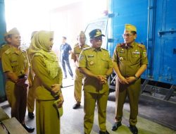 Kadis Sosial Aswarodi Dampingi Pj Gubernur Lampung Samsudin Tinjau Kesiapan Buffer Stock