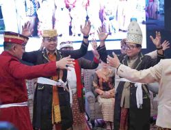 Pj. Gubernur Lampung Samsudin dan Istri Terima Gelar Adat Pangeran Sejati dan Pangeran Permaisuri dari MPAL