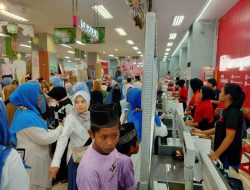 Muslimah Swimming Squad (MSS) Chapter Bandar Lampung, Ajak Anak Yatim Belanja Di Mall
