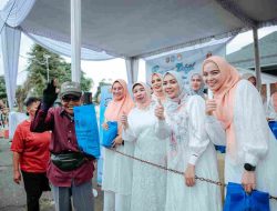 Ketua TP PKK Ibu Purnama Wulan Sari Mirza Bagikan Takjil di Mahan Agung, Bagikan Sedikitnya 800 Paket Takjil kepada Masyarakat