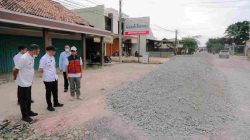 Dukung Mobilitas Masyarakat dan Distribusi Hasil Produksi Daerah, Gubernur Rahmat Mirzani Djausal Tinjau Perbaikan Jalan Provinsi di Tulang Bawang Barat