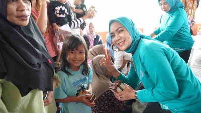 TP PKK Provinsi Lampung Hadir di Tengah Masyarakat, Salurkan Bantuan Sosial dan Dukungan Gizi Anak