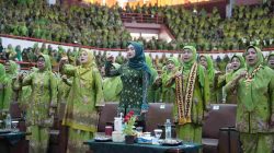 Wagub Jihan Nurlela Bersama Ketua Umum Dewan Pembina Pimpinan Pusat Muslimat Nahdlatul Ulama Khofifah Indar Parawansa Hadiri Harlah Muslimat NU ke-80, Perkuat Peran Perempuan dalam Pemberdayaan Ekonomi