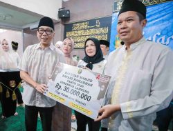 Safari Ramadan di Bandar Lampung, Gubernur Rahmat Mirzani Djausal Ajak Masyarakat Tumbuhkan Semangat Gotong Royong Membangun Daerah