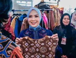 Ketua Dekranasda Provinsi  Lampung Tampil di Catwalk, Tegaskan Dukungan bagi Kebangkitan Industri Kreatif Daerah